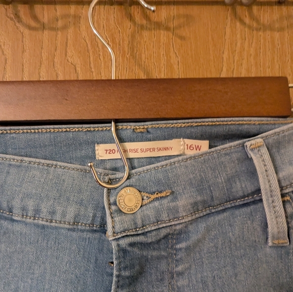 Levi's 720 High Waist Super Skinny Capri Light Blue Jeans  - Women's Size 16W - Picture 3 of 8